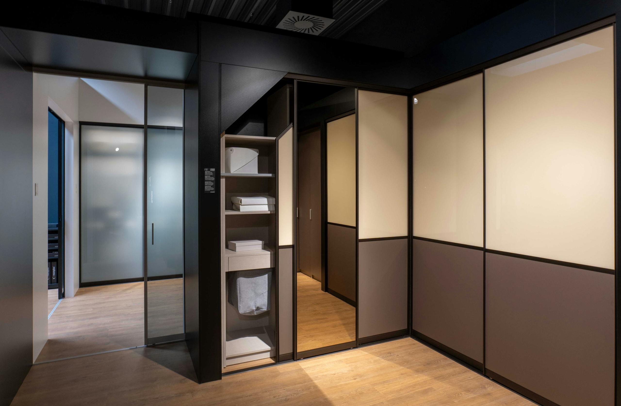 Kleiderschrank